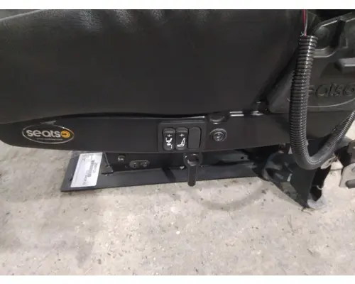 PETERBILT 579 SEAT, FRONT