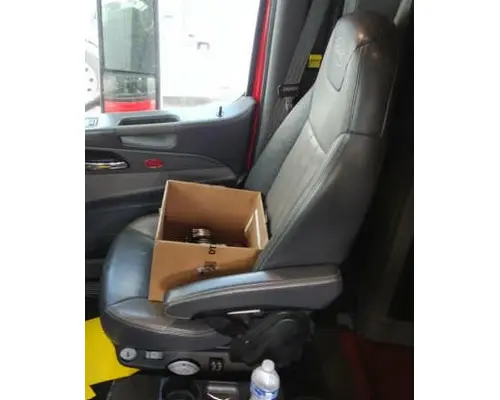 PETERBILT 579 SEAT, FRONT