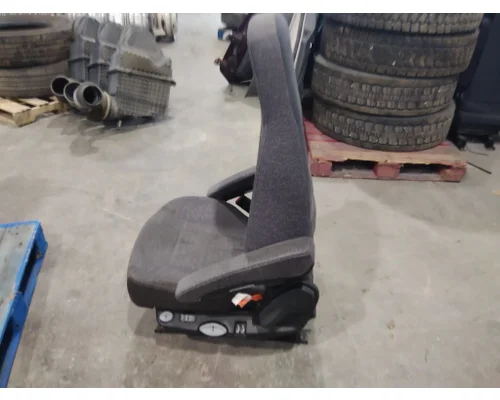 PETERBILT 579 SEAT, FRONT