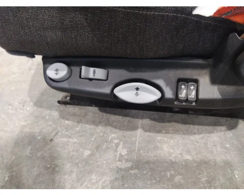 PETERBILT 579 SEAT, FRONT