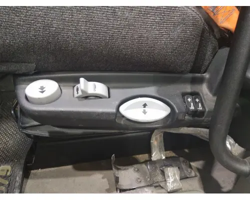 PETERBILT 579 SEAT, FRONT