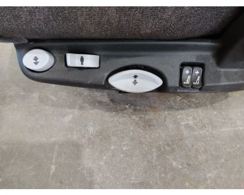 PETERBILT 579 SEAT, FRONT