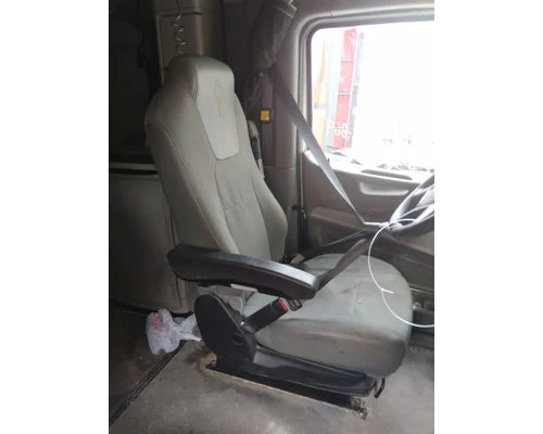 PETERBILT 579 SEAT, FRONT