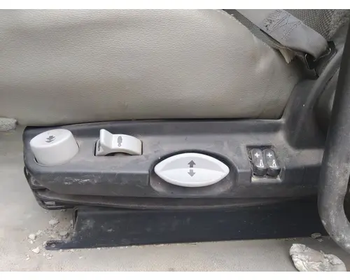 PETERBILT 579 SEAT, FRONT