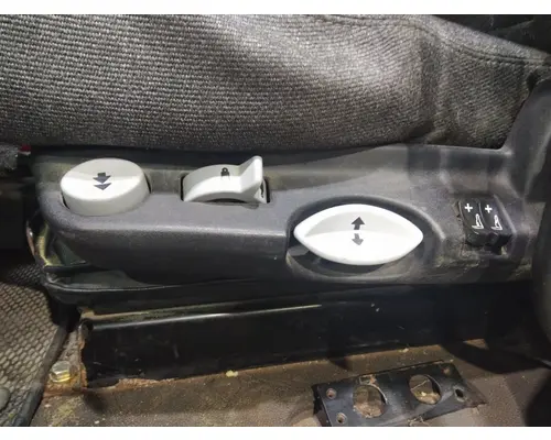 PETERBILT 579 SEAT, FRONT