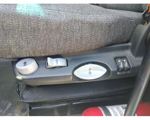 PETERBILT 579 SEAT, FRONT