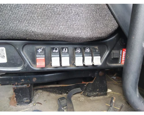 PETERBILT 579 SEAT, FRONT