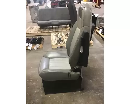 PETERBILT 579 SEAT, FRONT