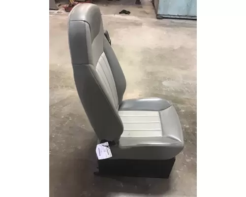 PETERBILT 579 SEAT, FRONT