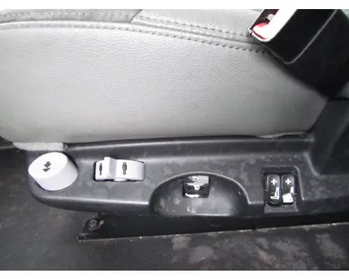 PETERBILT 579 SEAT, FRONT