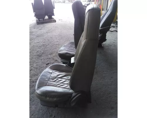 PETERBILT 579 SEAT, FRONT