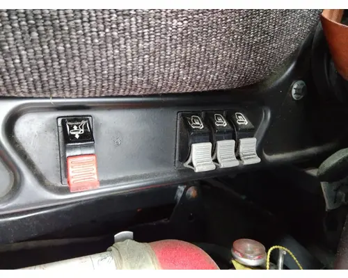 PETERBILT 579 SEAT, FRONT