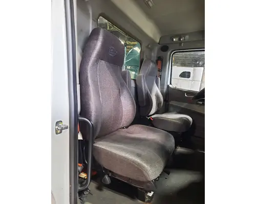 PETERBILT 579 SEAT, FRONT