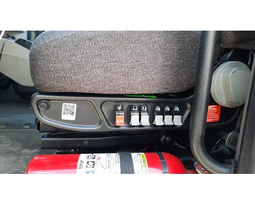 PETERBILT 579 SEAT, FRONT