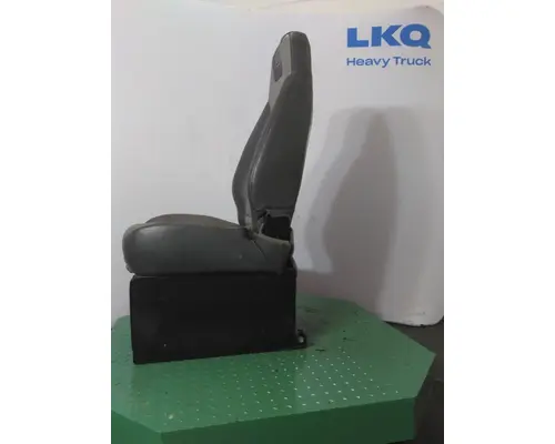 PETERBILT 579 SEAT, FRONT