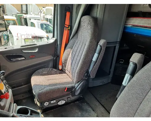 PETERBILT 579 SEAT, FRONT