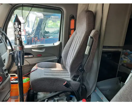 PETERBILT 579 SEAT, FRONT