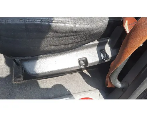 PETERBILT 579 SEAT, FRONT