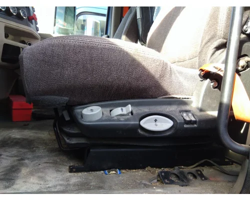 PETERBILT 579 SEAT, FRONT