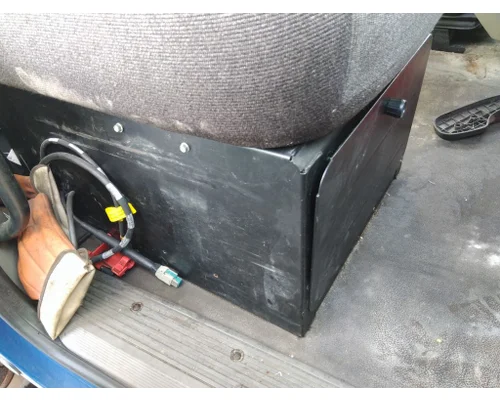 PETERBILT 579 SEAT, FRONT