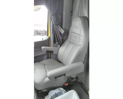 PETERBILT 579 SEAT, FRONT