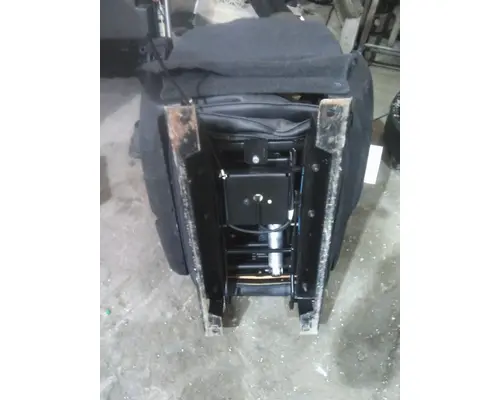 PETERBILT 579 SEAT, FRONT