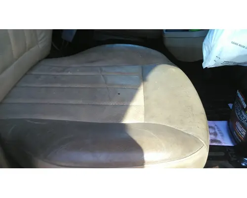 PETERBILT 579 SEAT, FRONT