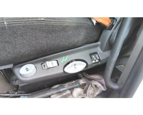 PETERBILT 579 SEAT, FRONT