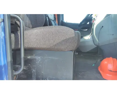 PETERBILT 579 SEAT, FRONT
