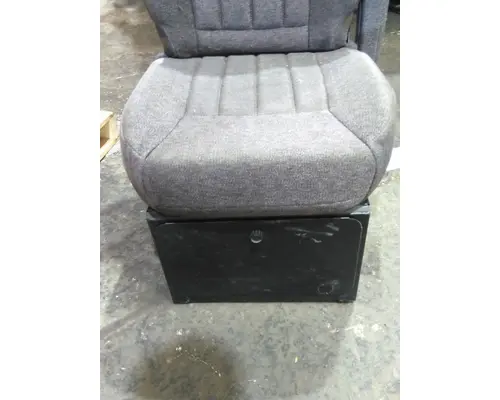 PETERBILT 579 SEAT, FRONT