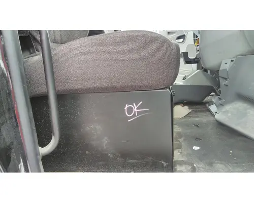 PETERBILT 579 SEAT, FRONT