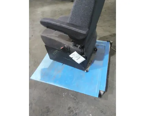 PETERBILT 579 SEAT, FRONT