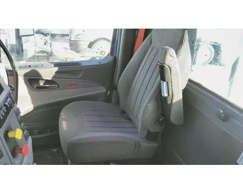 PETERBILT 579 SEAT, FRONT