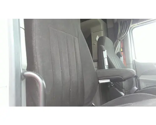 PETERBILT 579 SEAT, FRONT
