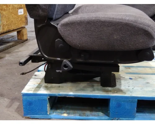 PETERBILT 579 SEAT, FRONT