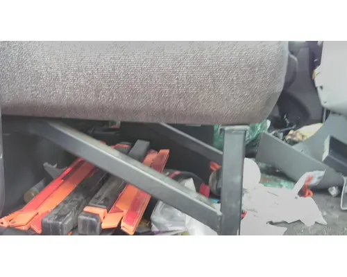 PETERBILT 579 SEAT, FRONT