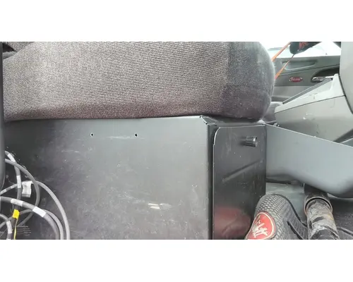 PETERBILT 579 SEAT, FRONT