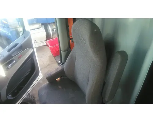 PETERBILT 579 SEAT, FRONT
