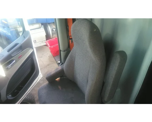 PETERBILT 579 SEAT, FRONT