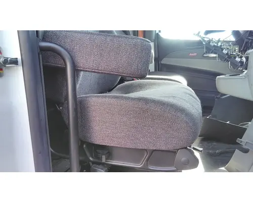 PETERBILT 579 SEAT, FRONT