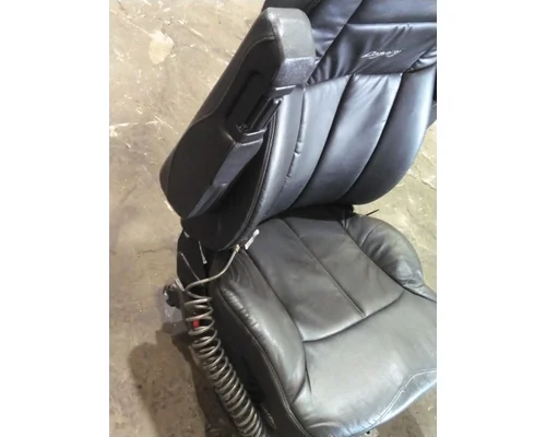 PETERBILT 579 SEAT, FRONT