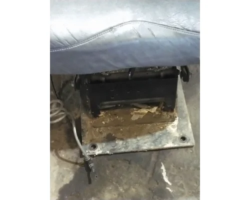 PETERBILT 579 SEAT, FRONT