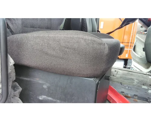 PETERBILT 579 SEAT, FRONT