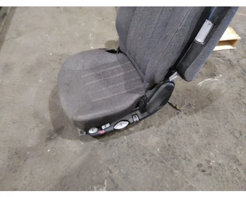 PETERBILT 579 SEAT, FRONT