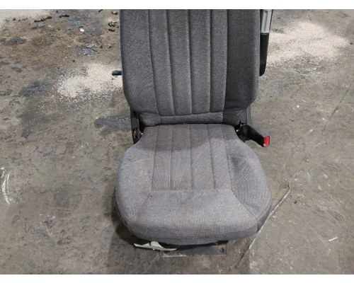 PETERBILT 579 SEAT, FRONT