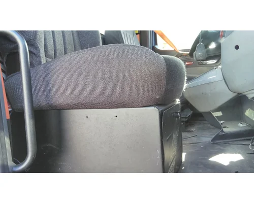 PETERBILT 579 SEAT, FRONT