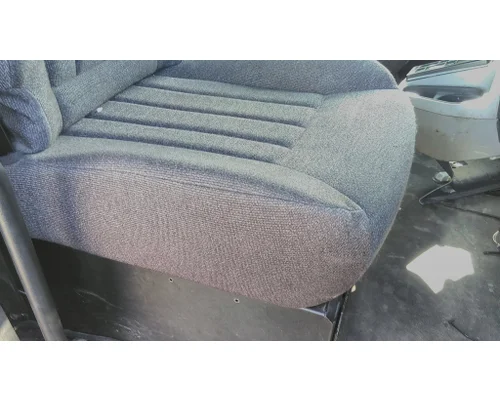 PETERBILT 579 SEAT, FRONT