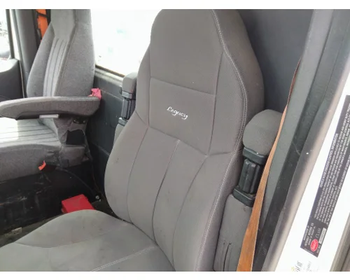 PETERBILT 579 SEAT, FRONT