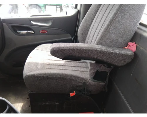 PETERBILT 579 SEAT, FRONT