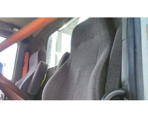 PETERBILT 579 SEAT, FRONT